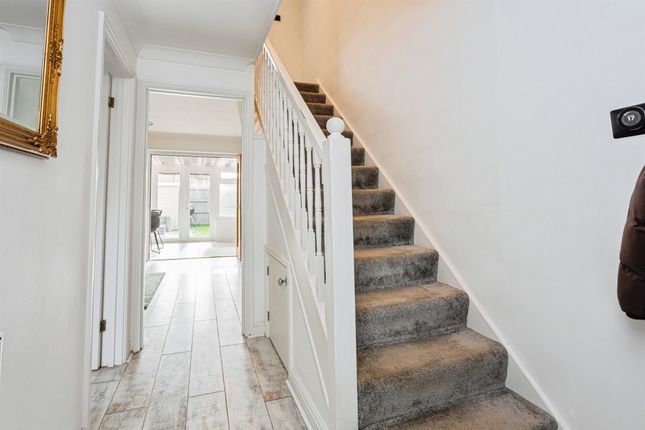 11, Mocatta Way, BURGESS HILL photo 2
