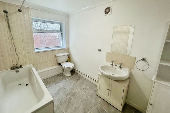 35, Neath photo 5