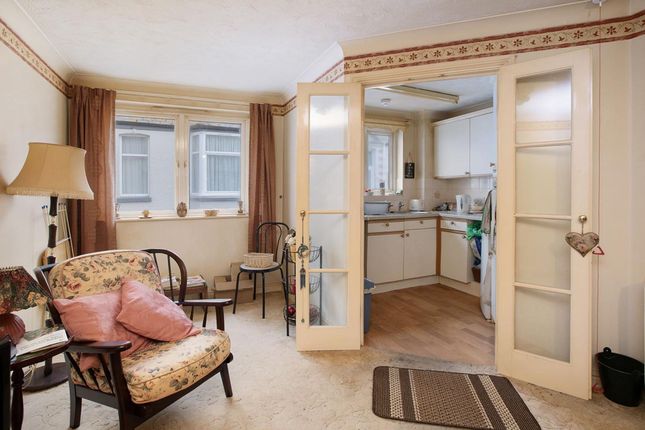 Flat 37, Royal Court Den Crescent, Teignmouth photo 4