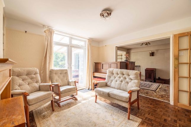 31, Royston Way, Burnham photo 4