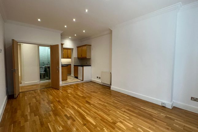 Thumbnail Flat to rent in Hand Court, London