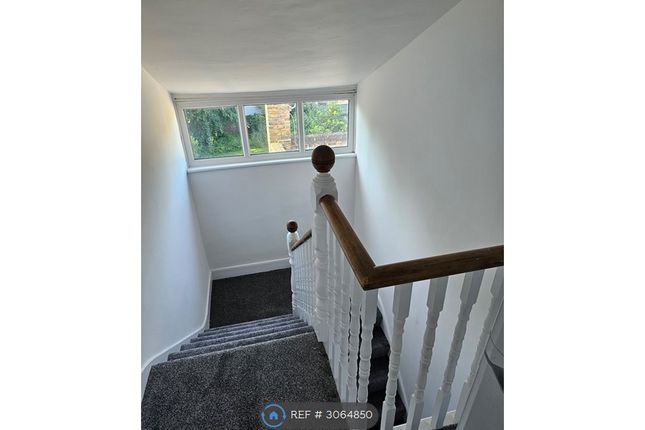Flat, Rosenthal Road Catford, London photo 3