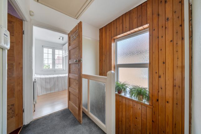 70, Carisbrooke Road, Mitcham photo 4