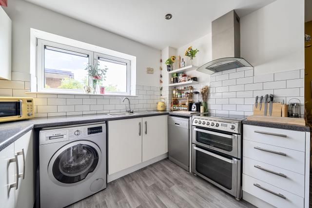 25% Share Of, 4, Melville, Newbury photo 4
