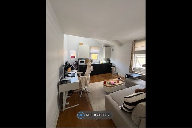 B Ormiston Grove, London photo 5