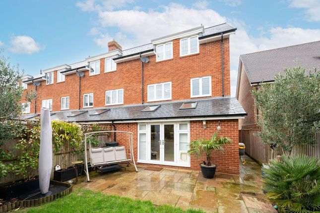 Town house for sale in Howard Place, Horsham