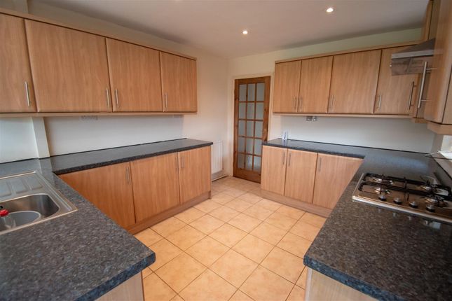 30, Peak Avenue, Alfreton photo 3