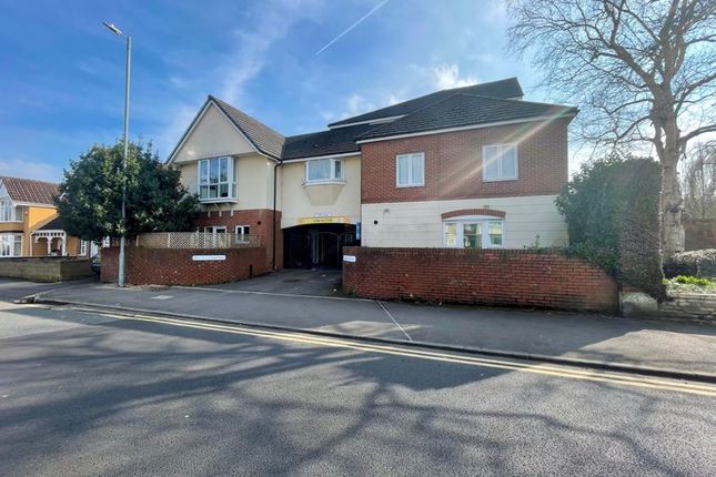 Thumbnail Flat for sale in Groundwell Road, Swindon
