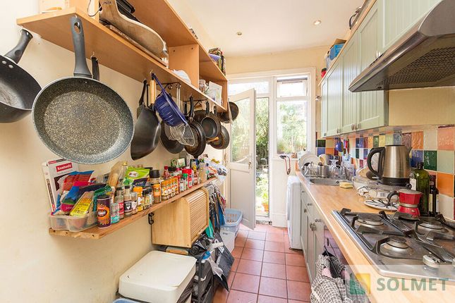 69, Room 3, Dewsbury Road Willesden Green, London photo 5