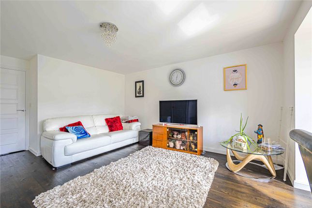 6, Burgundy Drive, Hemel Hempstead photo 3
