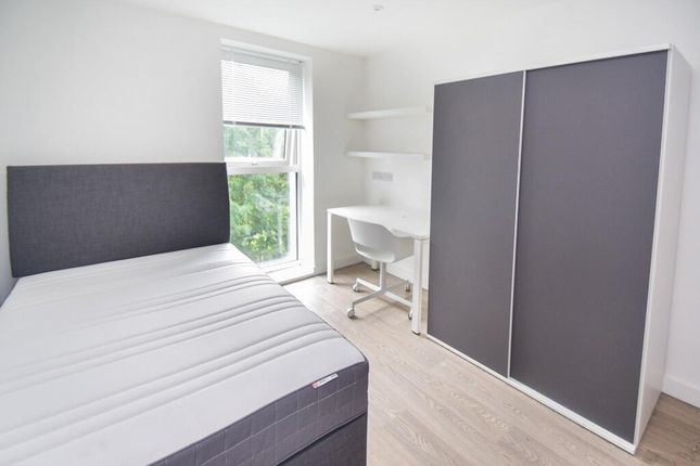 Flat 83, Block 2
132 London Road
Newcastle-under-Lyme, Flat 83, Block 2
132 London Road
Newcastle-under-Lyme, Newcastle photo 2