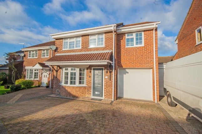 Thumbnail Link-detached house for sale in Harness Close, Springfield, Chelmsford