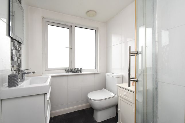Terraced house for sale in Sunray Avenue, Bromley