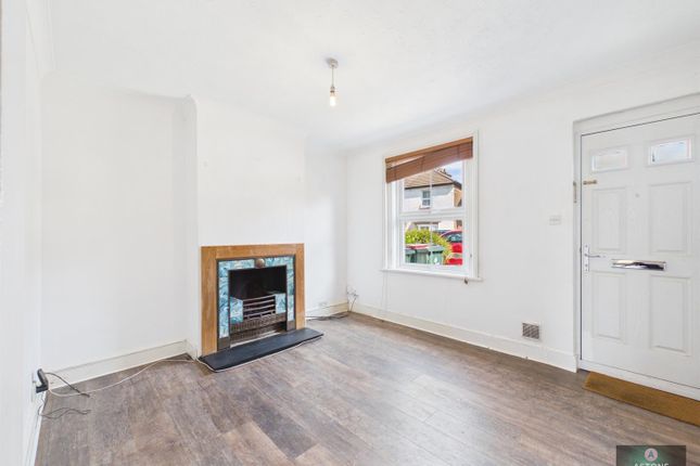 68, Hazelwick Road, Crawley photo 3