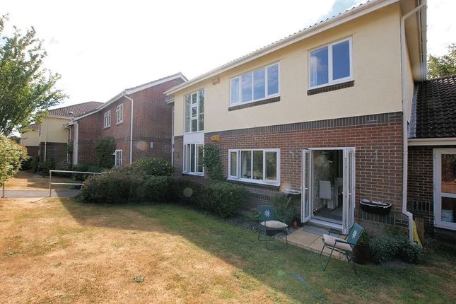 Thumbnail Flat for sale in Highlands Road, Fareham