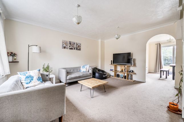 9, Clovelly Close, Pinner photo 3