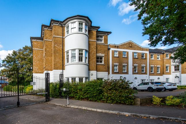 Flat to rent in The Cedars, Cedars Close, Lewisham