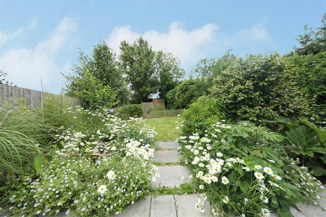 6, Kirk Road, Hull photo 3