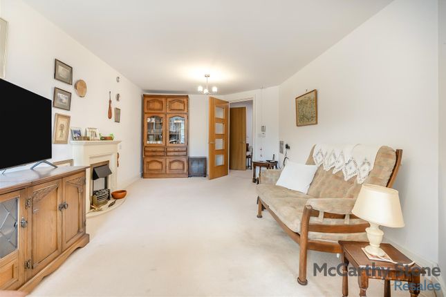 45 Peel Court, College Way, Welwyn Garden City photo 4