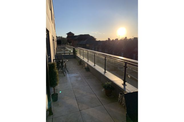 Flat for sale in 34 High Street, Purley
