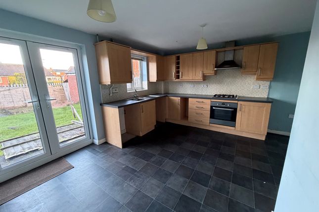 24, Denbigh Avenue, Worksop photo 2