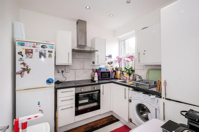 Flat to rent in St. Johns Road, London