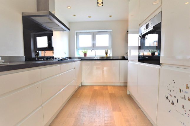 Flat for sale in Kylemore Close, London