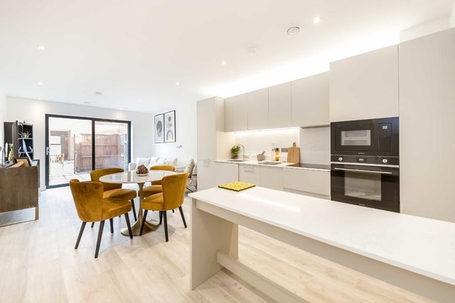 Thumbnail Flat for sale in East Road, London