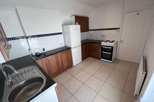 77B St Helens Avenue, First floor flat photo 4