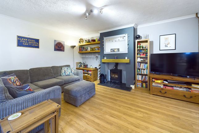 39 Joyce Avenue, Nottingham photo 3