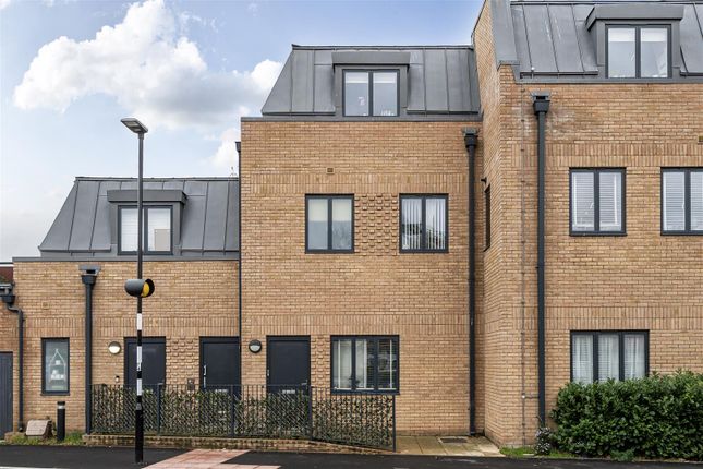 1-bed flat on 123, Red Lion Road, Tolworth, £339,950