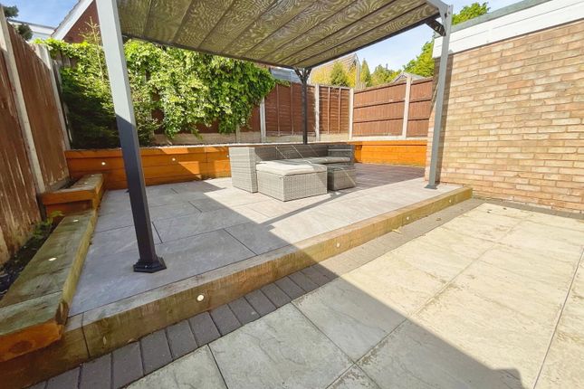 8, Catesby Drive, Kingswinford photo 3