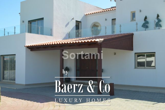 Detached house for sale in 8200 Guia, Portugal