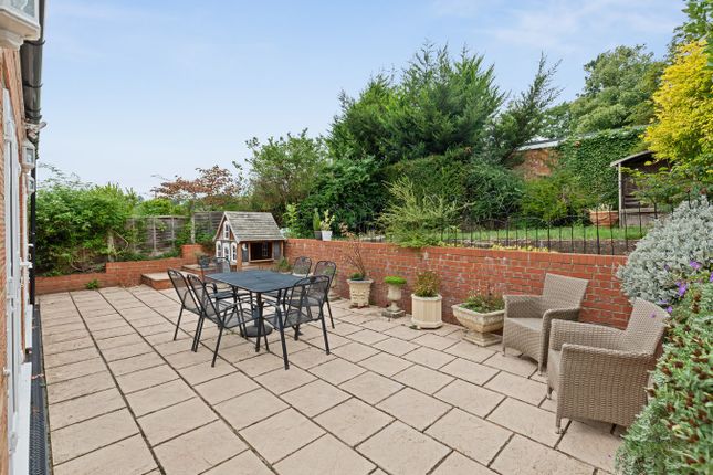 26, Embry Way, Stanmore photo 2