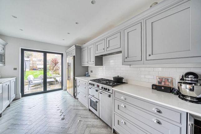 21, Thurlestone Road, London photo 3