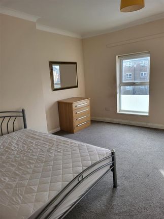 Room to rent in Room 3, Flat 322, Beverley Road, Hull