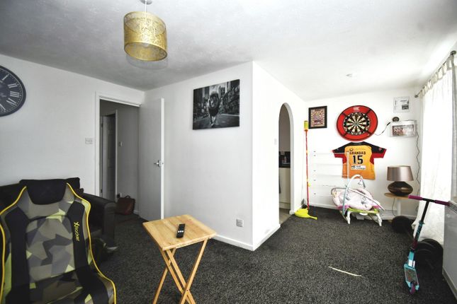 10, Mallyan Close, Hull photo 4