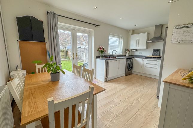 20, Doulton Way, Ashingdon photo 3