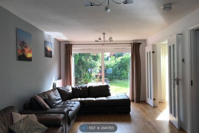 Northcliffe Close, Worcester Park photo 3