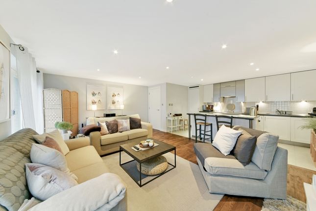 Flat to rent in Angel Point, City Road, Islington