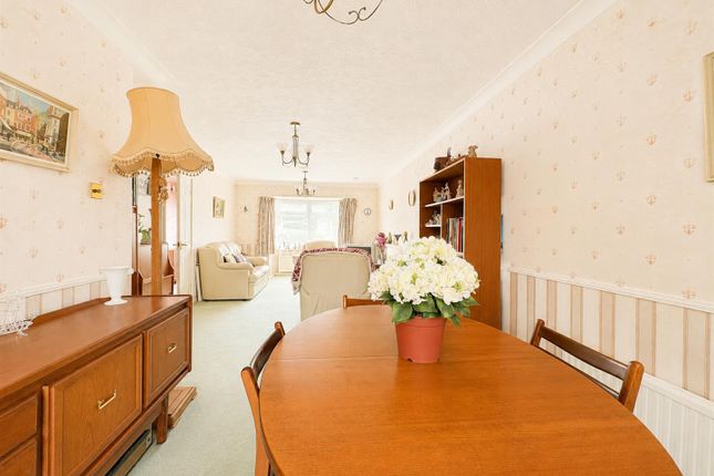 26, The Warren, Burgess Hill photo 3