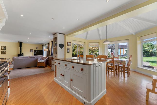 5, Henson Grove, Altrincham photo 3