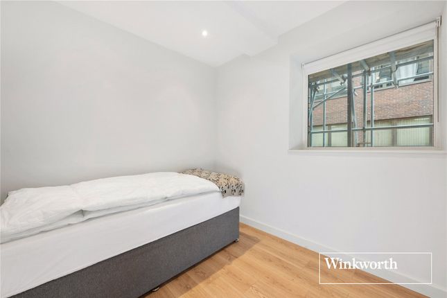 Flat to rent in Shakespeare Road, London
