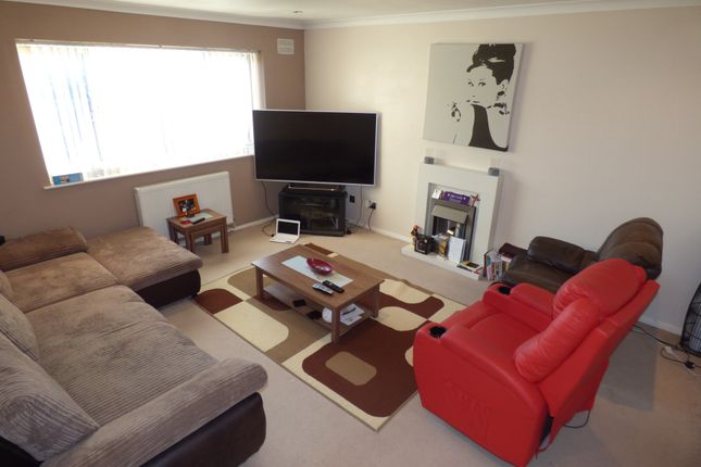 51 Tythe Road, Leagrave photo 2