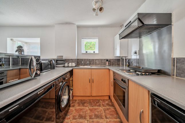 27, Globe Pond Road, London photo 3
