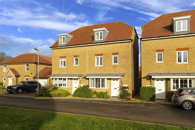 32, Sunshine Corner Avenue, Aylesham photo 2