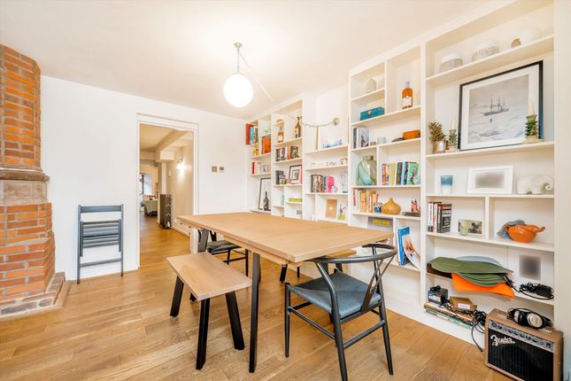 Flat 2, Simon Court, London photo 3