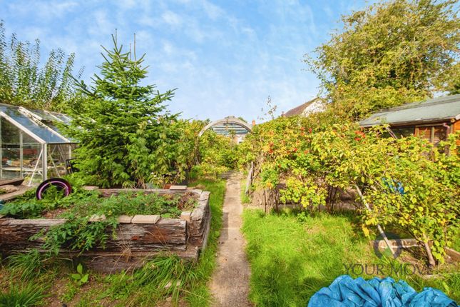 43, Grange Drive, Leicester photo 4