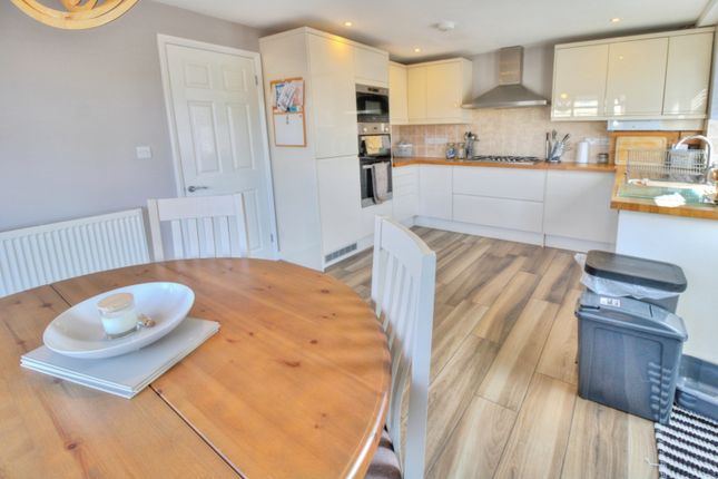 153, Larch Grove, Milton Keynes photo 4