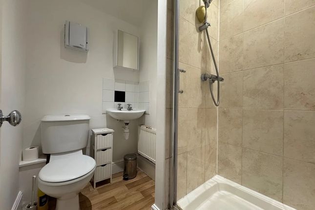 room 3 90, Colwick Road, Nottingham photo 5